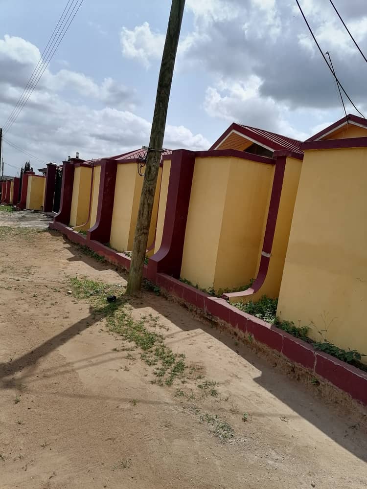 Six bedroom house - Image 8