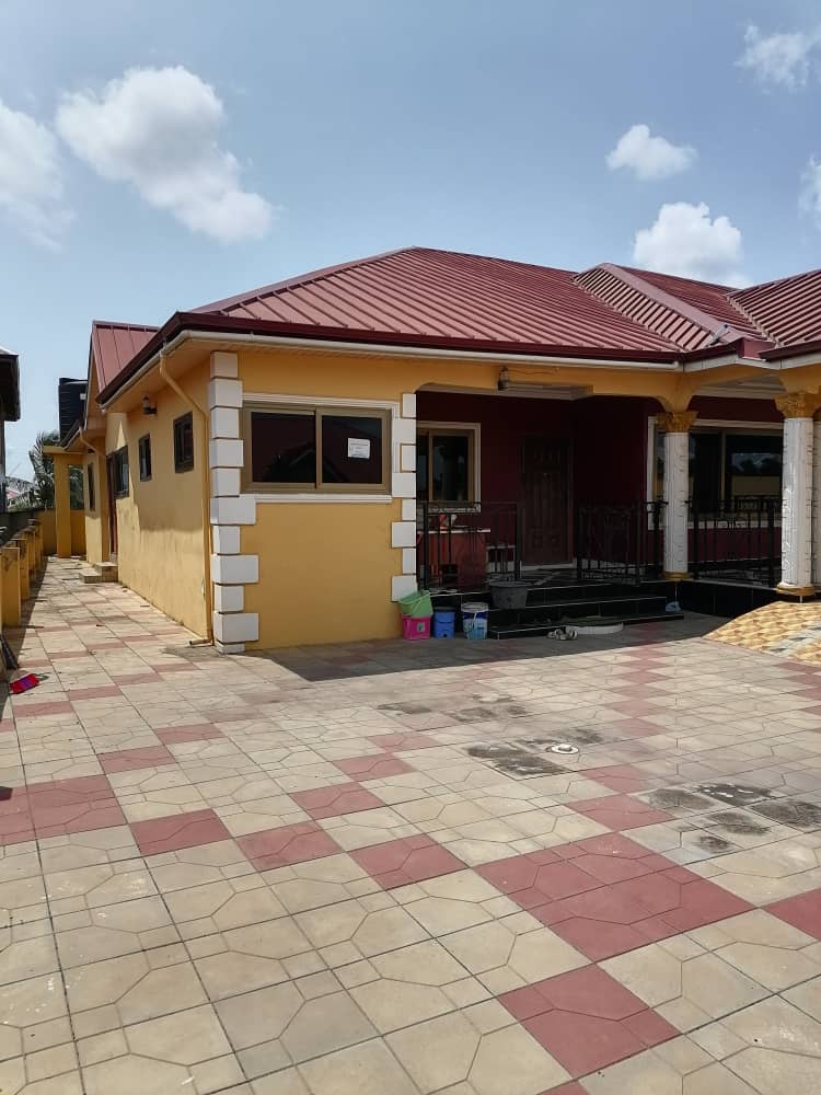 Six bedroom house - Image 6