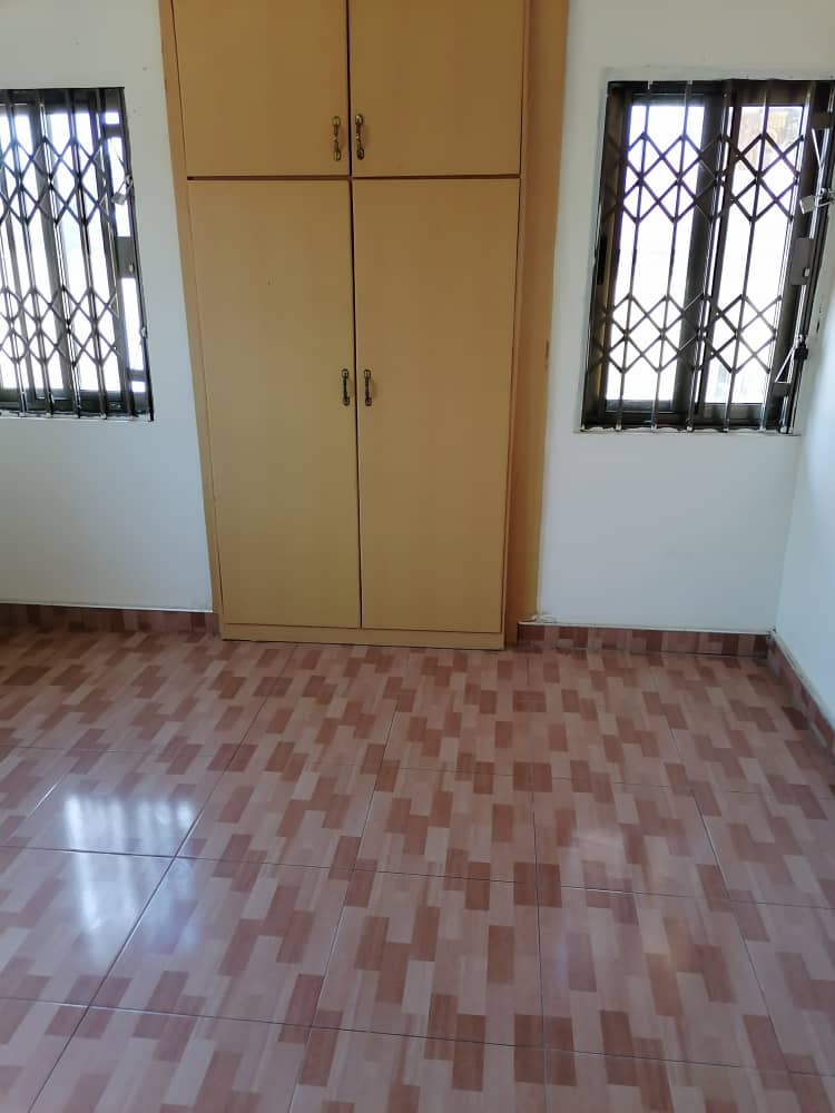 Six bedroom house - Image 3