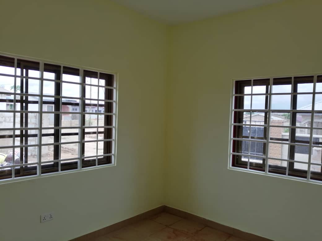 Two Bedroom House - Image 9