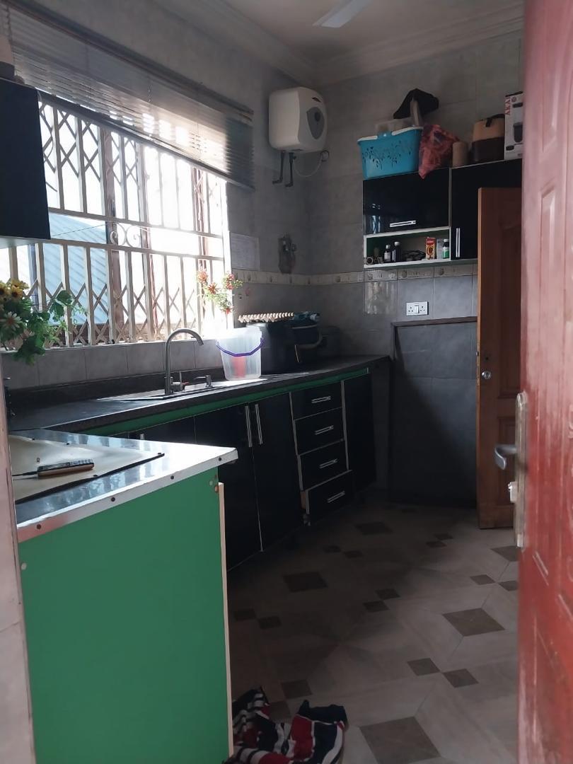 Modern 3-Bedroom House - Image 5