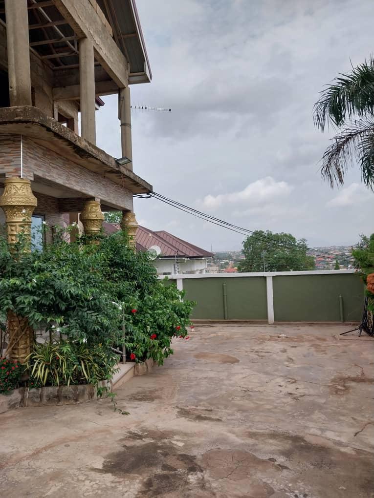 Modern 3-Bedroom House - Image 3