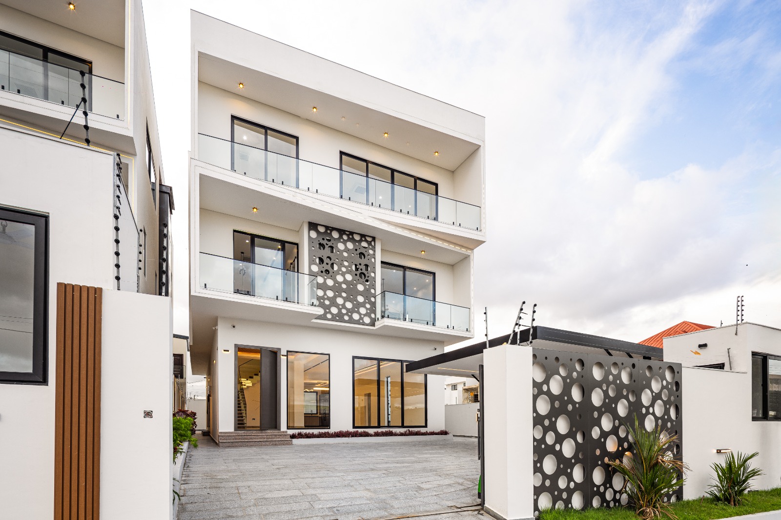 4 Bedroom House - Image 5